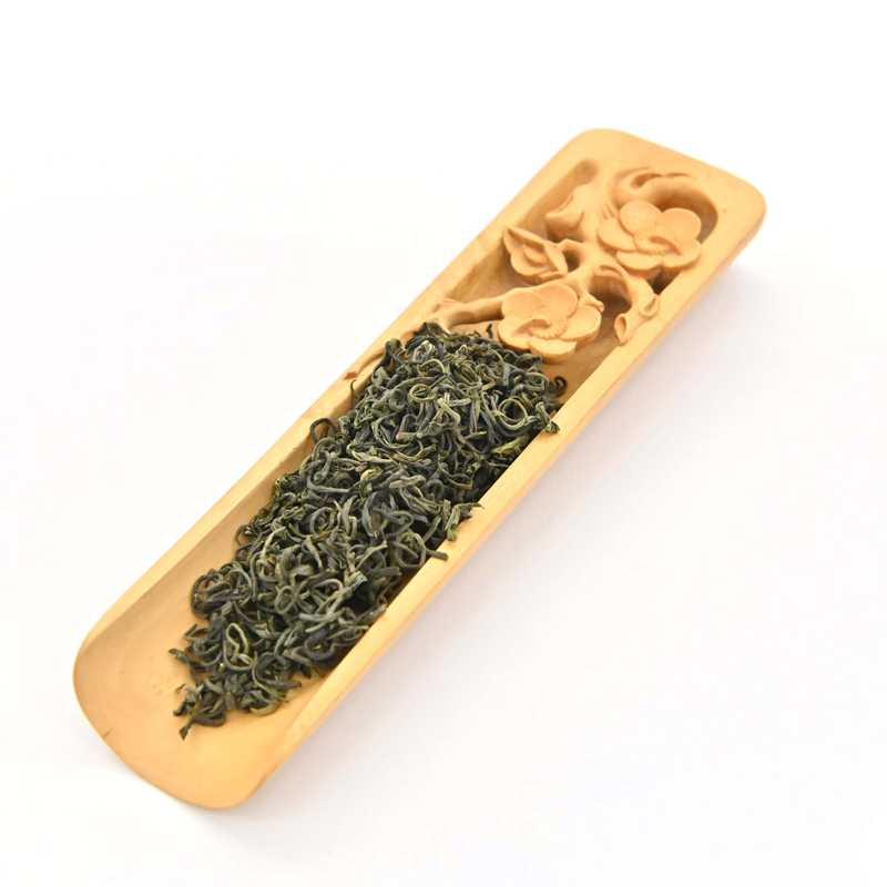 Organic Misty Cloud Tea in a scoop