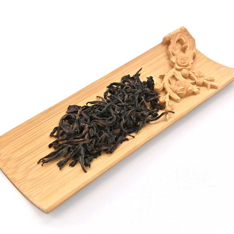 Organic Old Tree Suixian in a scoop