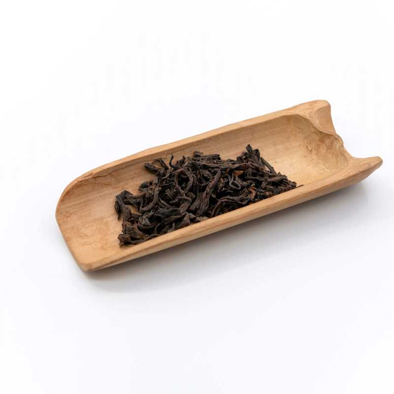 Nannuo Mountain Green Pu'er in a scoop