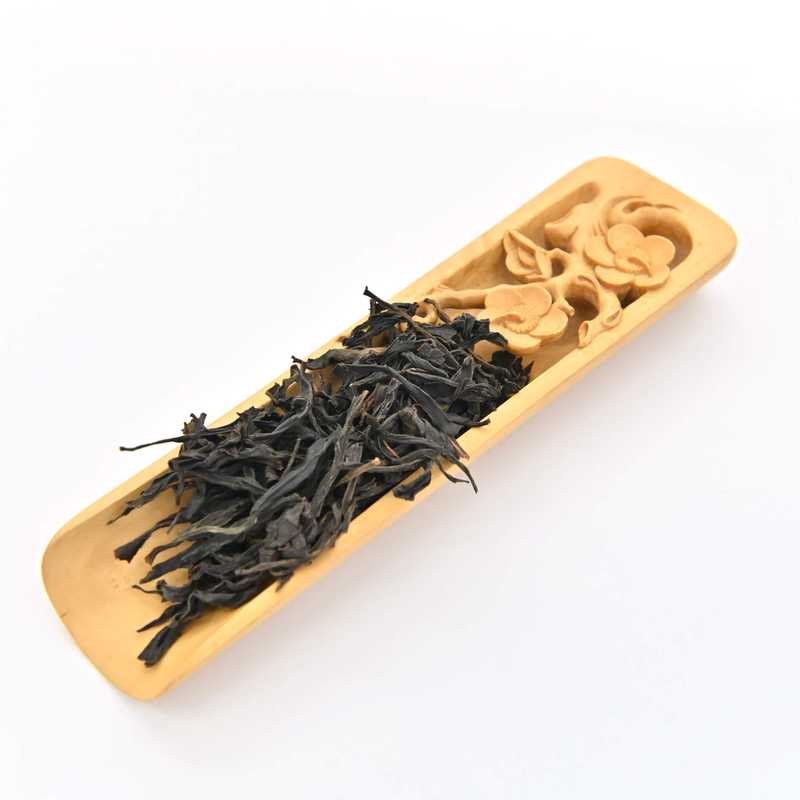 Organic Phoenix Oolong in a scoop