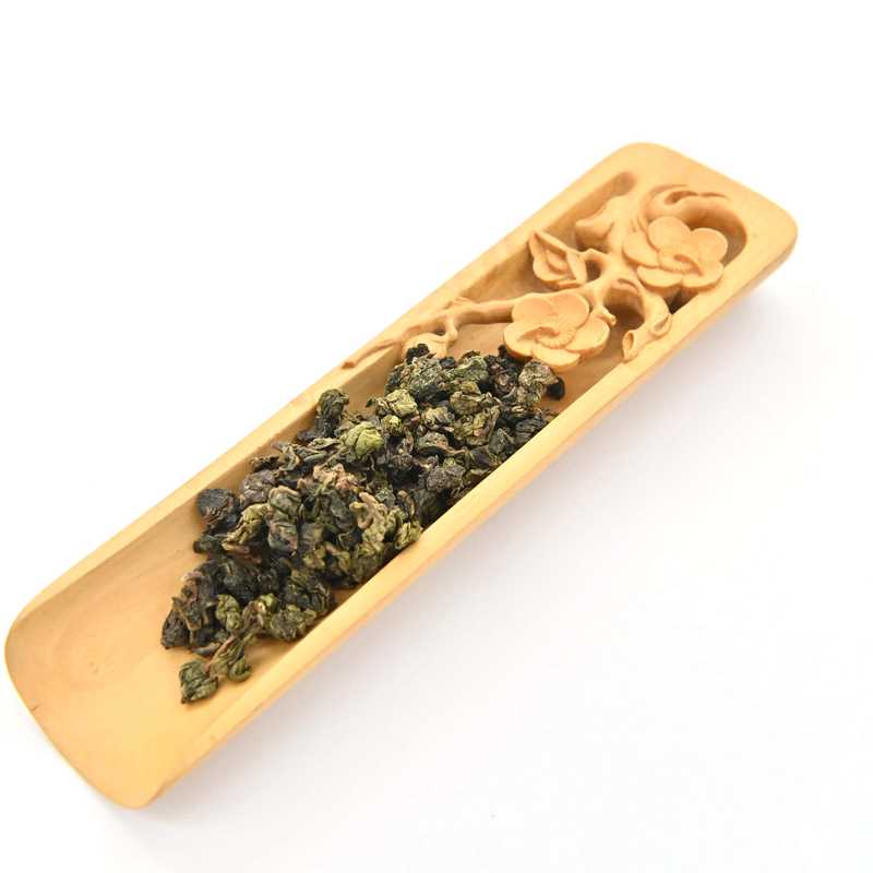 Golden Osmanthus Oolong in a scoop