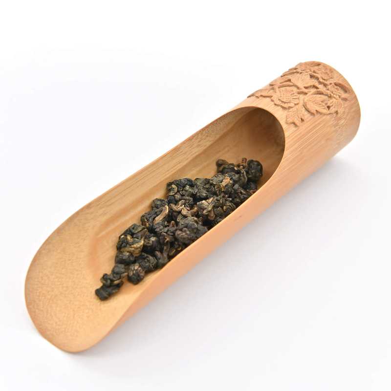 Old-taste Oolong in a scoop